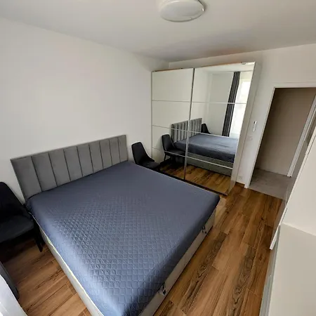 Apartamento Dwupokojowe Z Osobna Kuchnia Na Osiedlu Przystanek Miedzylesie