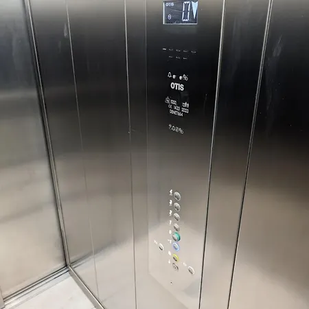 Apartment Przystanek Miedzylesie Dwupokojowy Z Osobna Kuchnia Garazem Self Check-in Blisko Czd *