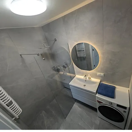 Apartment Przystanek Miedzylesie Dwupokojowy Z Osobna Kuchnia Garazem Self Check-in Blisko Czd *