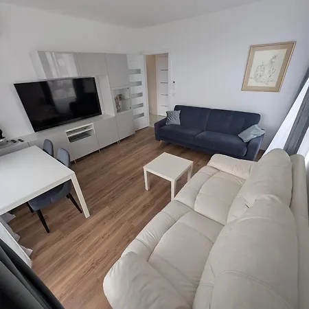 Dwupokojowe Z Osobna Kuchnia Na Osiedlu Przystanek Miedzylesie Apartman