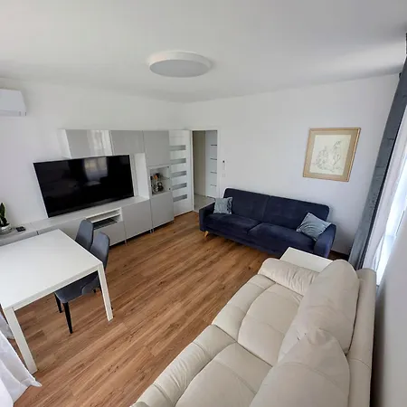 Dwupokojowe Z Osobną Kuchnią Na Osiedlu Przystanek Międzylesie