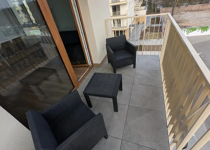 Apartament Dwupokojowe Z Osobną Kuchnią Na Osiedlu Przystanek Międzylesie *