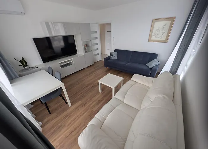 Dwupokojowe Z Osobną Kuchnią Na Osiedlu Przystanek Międzylesie Apartament