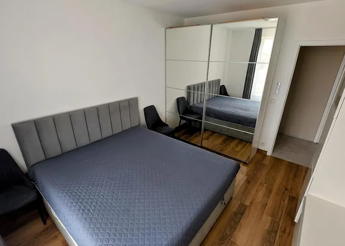 Apartament Dwupokojowe Z Osobną Kuchnią Na Osiedlu Przystanek Międzylesie