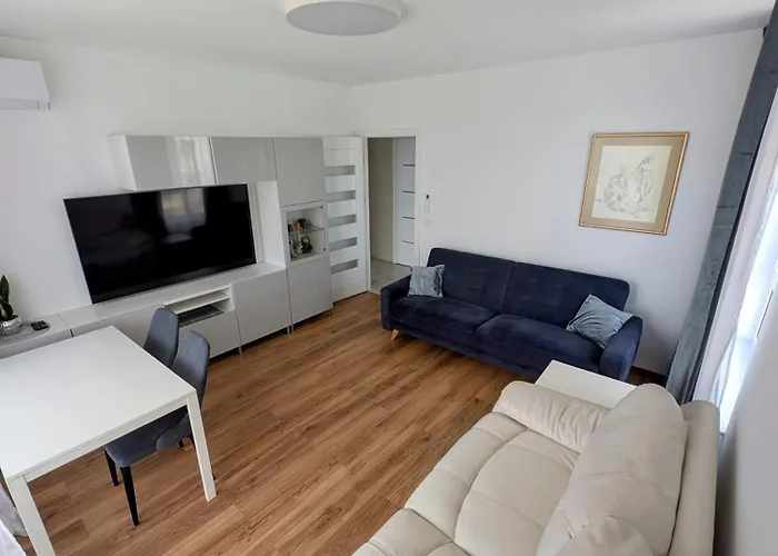 Dwupokojowe Z Osobną Kuchnią Na Osiedlu Przystanek Międzylesie